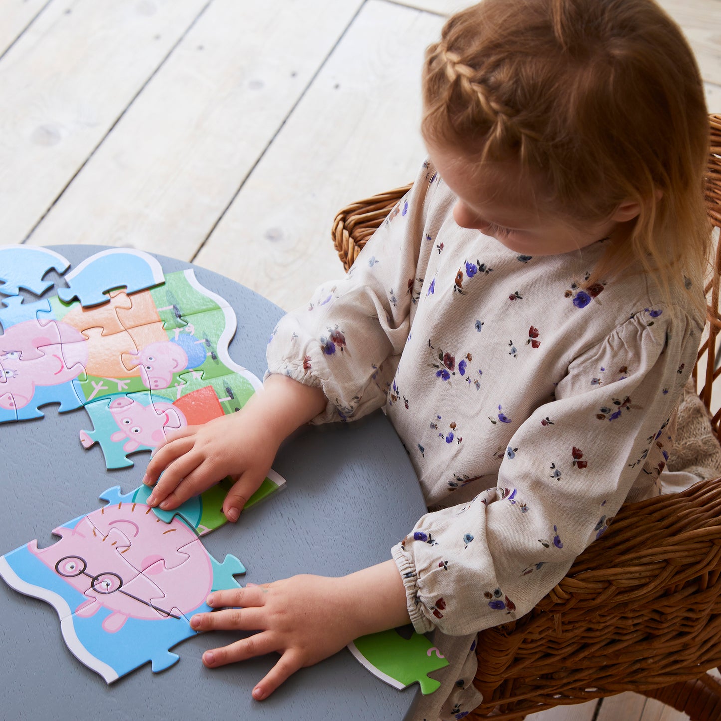 Girl playing with Peppa Pig family deco puzzle
