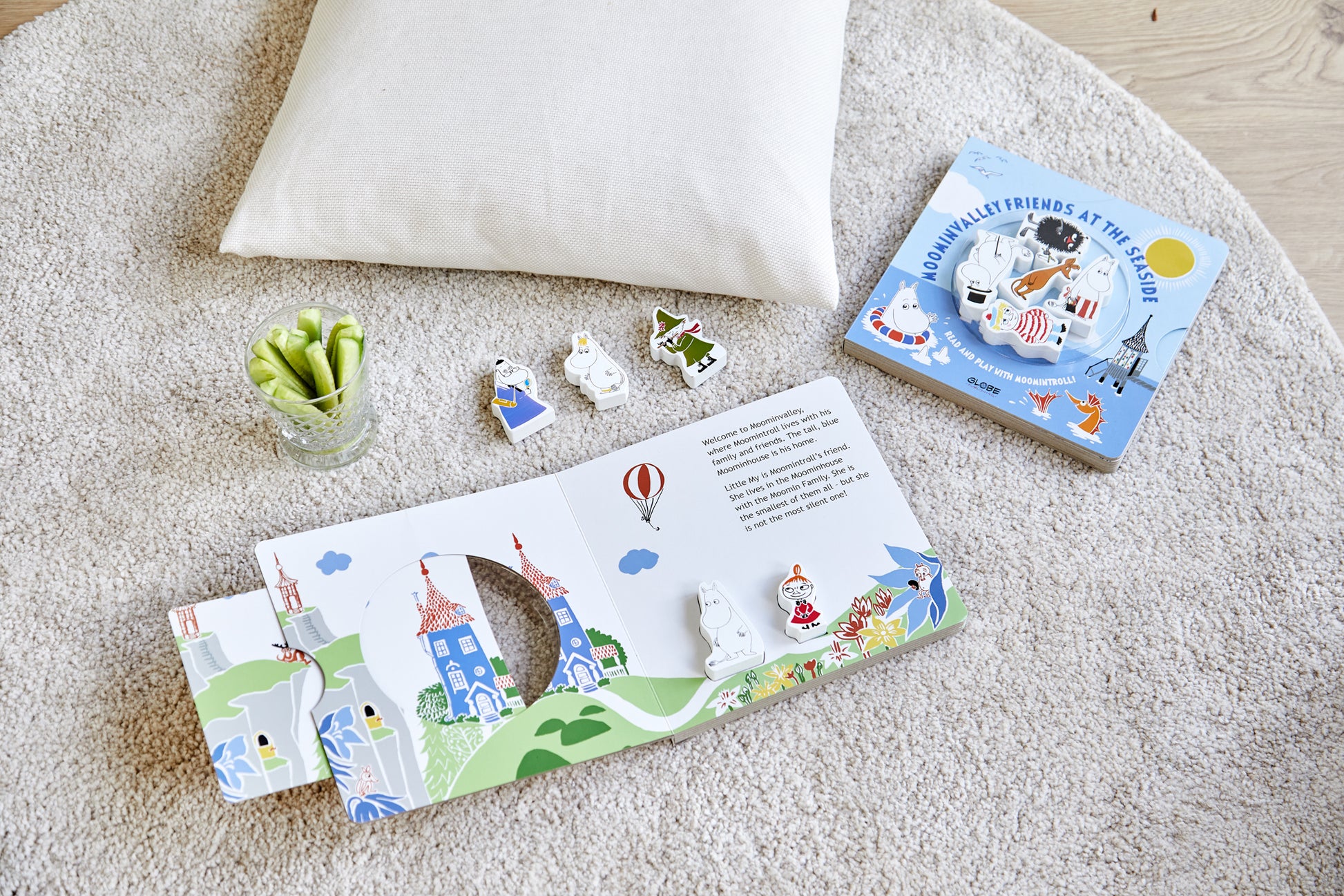 Moomin Valley friends at the seaside book with wooden figures