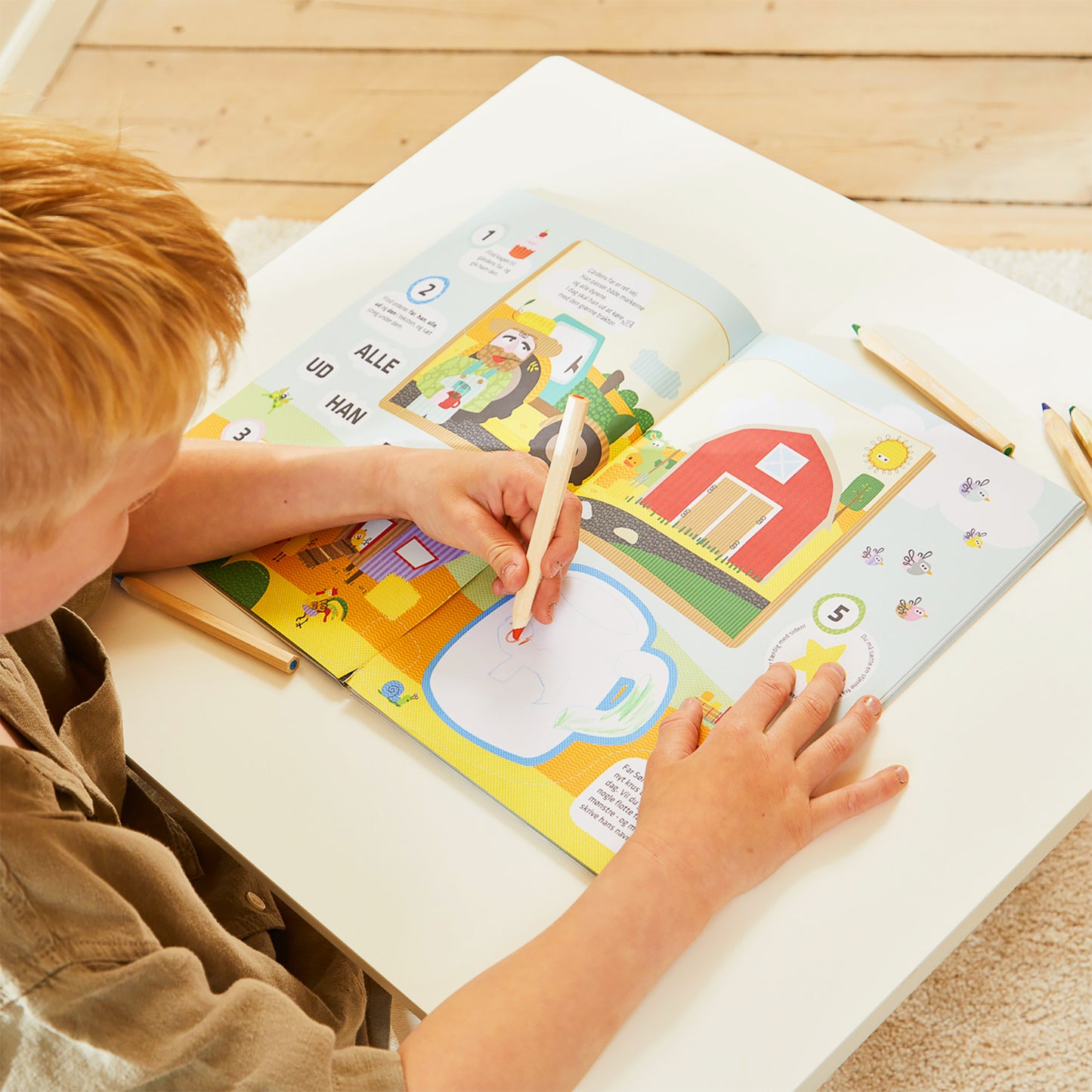 Wacky Wonders - Activitets book w 120 words + stickers