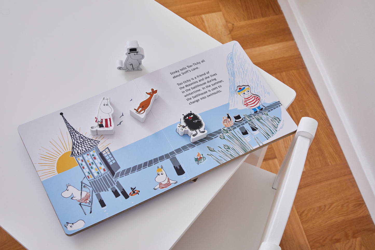Book Moomin Meet My Friends - Moominvalley at the Seaside