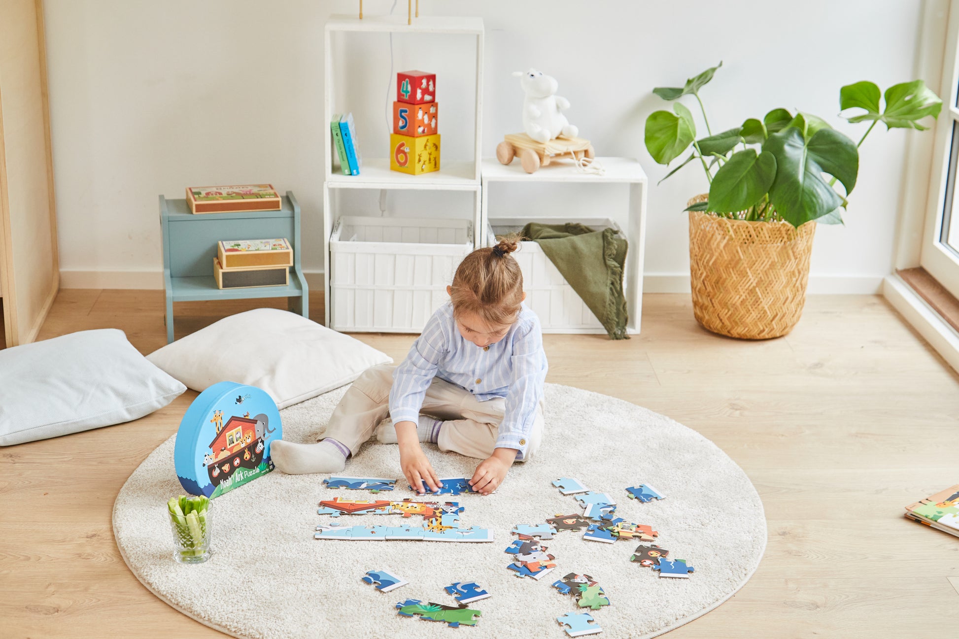 boy playing with noah´s ark puzzle game